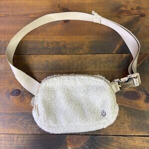 Lululemon Everywhere Belt Bag 1L Fleece Natural Ivory / Trench LU9B18S